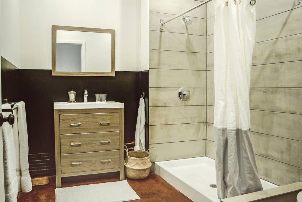 Rail Park Downtown Studio, Amazing Views, Contactless Check-In Philadelphia Bagian luar foto