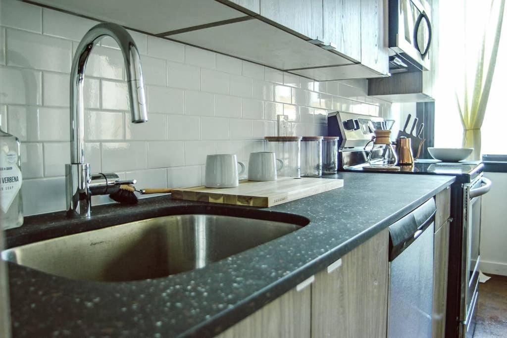 Rail Park Downtown Studio, Amazing Views, Contactless Check-In Philadelphia Bagian luar foto